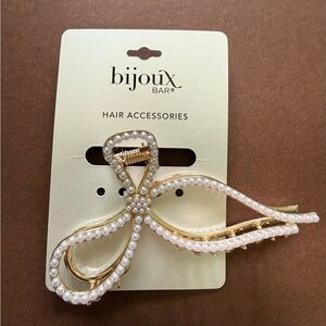 Bijoux Bar Gold Pearl Bow Hair Clip - Elegant Gold Tone